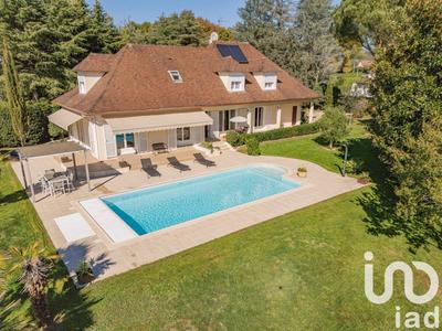 Maison - 230 m² - 7 pièces