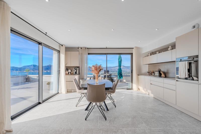 Appartement - 102 m² - 3 pièces