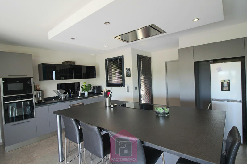 Maison - 140 m² - 5 pièces