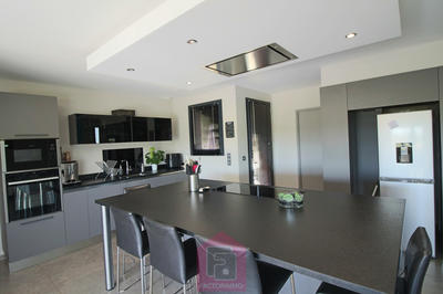 Maison - 140 m² - 5 pièces