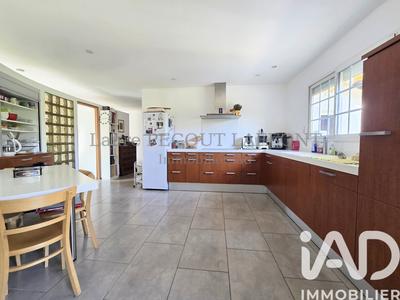 Maison - 214 m² - 7 pièces