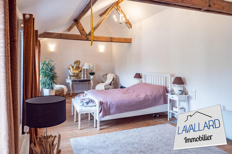 Maison - 205 m² - 9 pièces