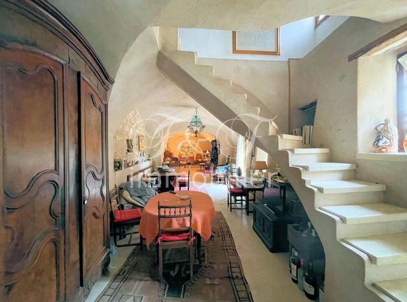 Propriété - 330 m² - 10 pièces