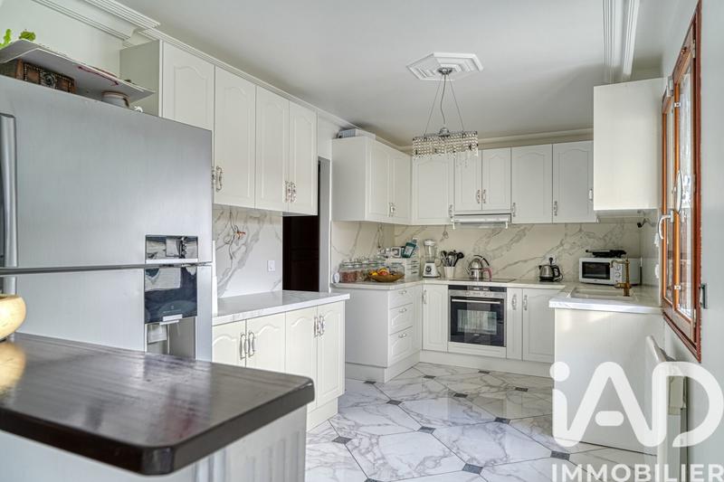 Maison - 182 m² - 9 pièces