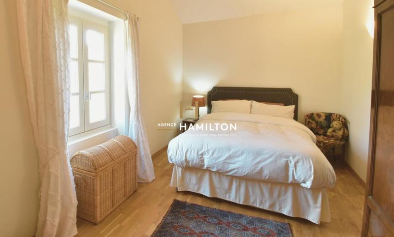 Maison - 270 m² - 7 pièces