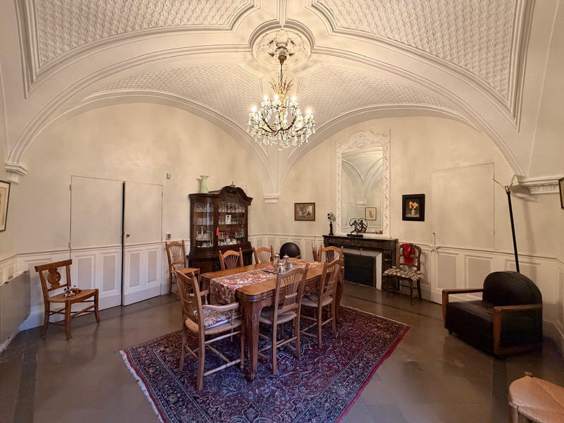 Maison - 437 m² - 14 pièces