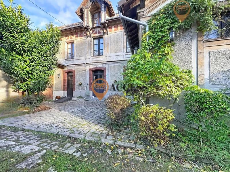 Propriété - 196 m² - 9 pièces