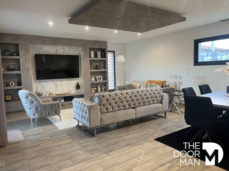 Demeure - 148 m² - 8 pièces