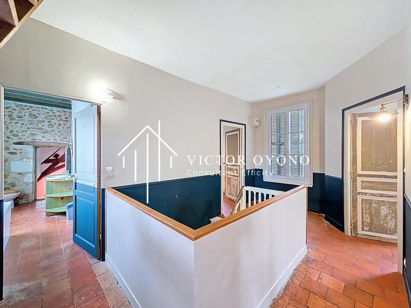 Maison - 220 m² - 9 pièces