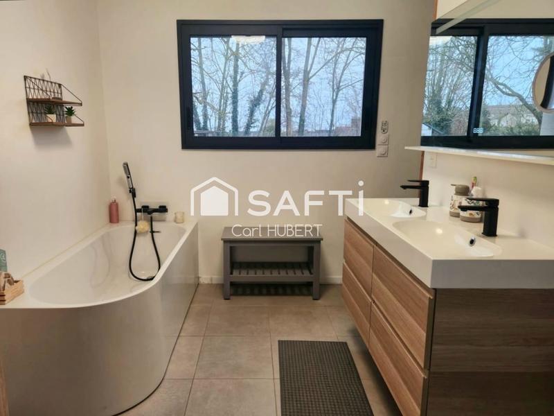 Maison - 300 m² - 8 pièces