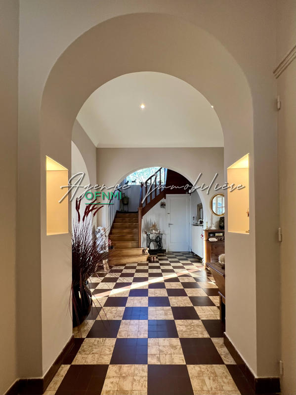 Maison - 275 m² - 8 pièces