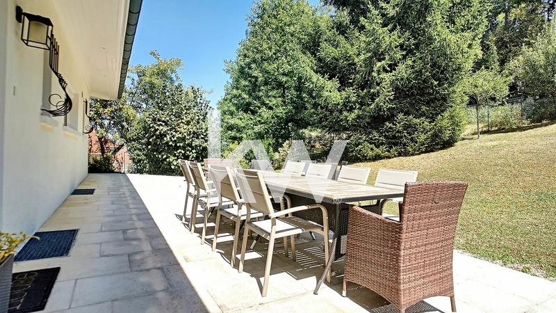 Maison - 225 m² - 6 pièces