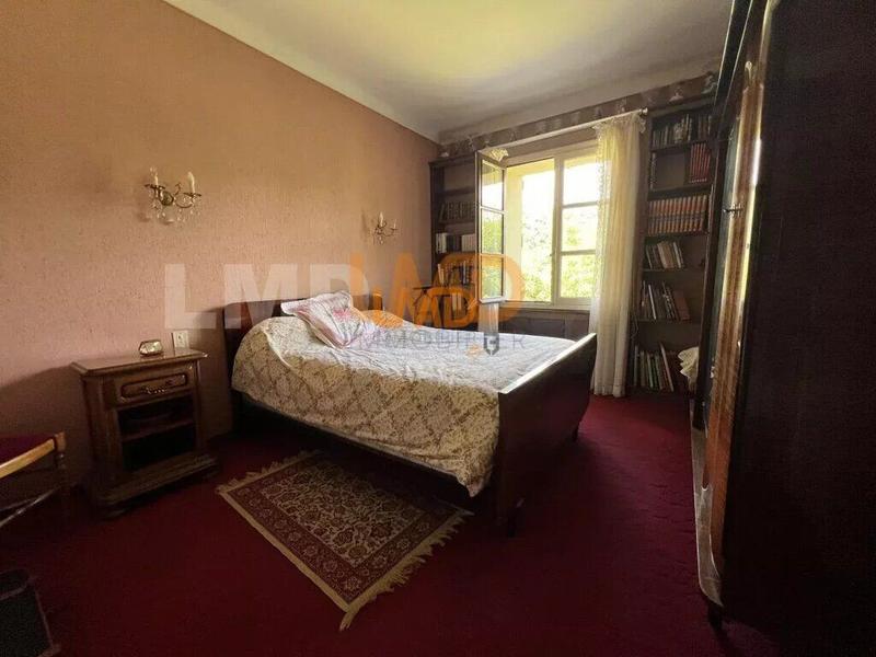 Villa - 237 m² - 8 pièces