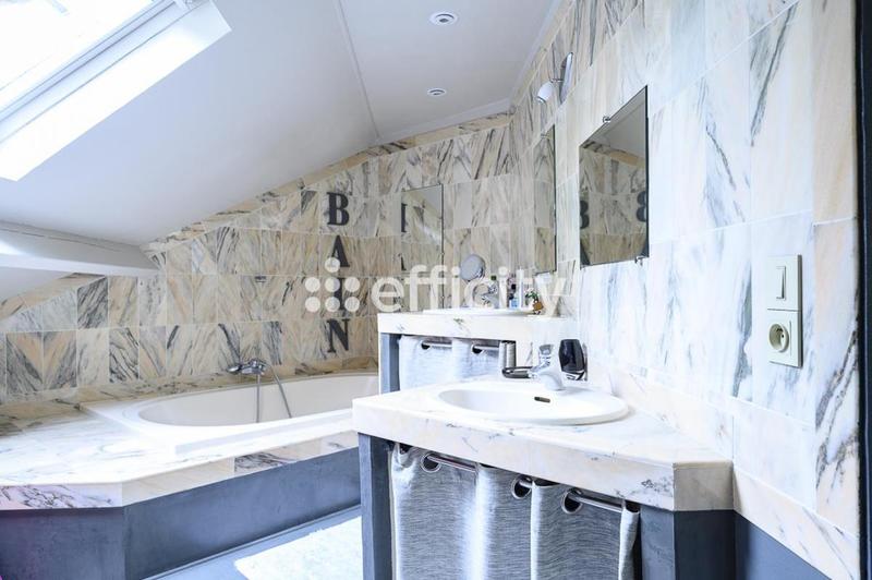 Maison - 200 m² - 9 pièces