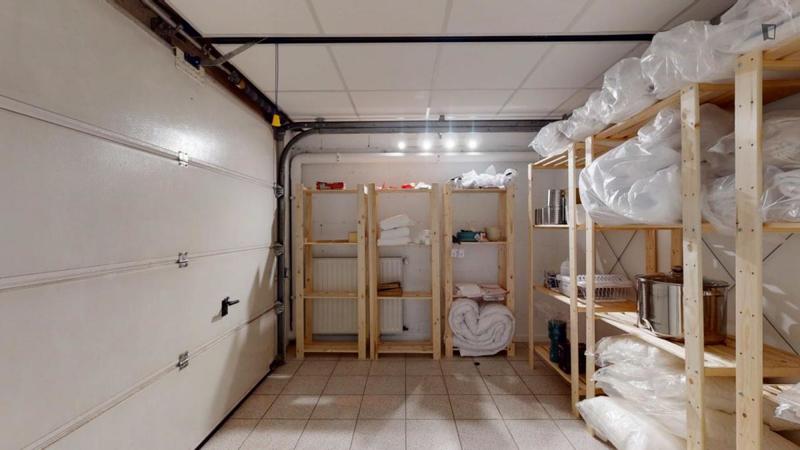 Chambre - 12 m² - 6 pièces