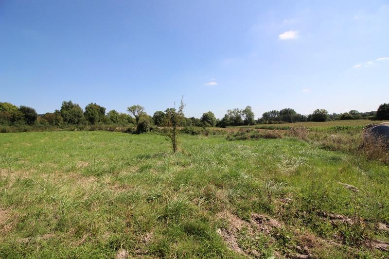 Terrain constructible - 1 069 m²