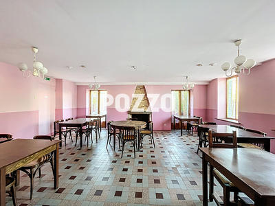 Maison - 588 m² - 10 pièces