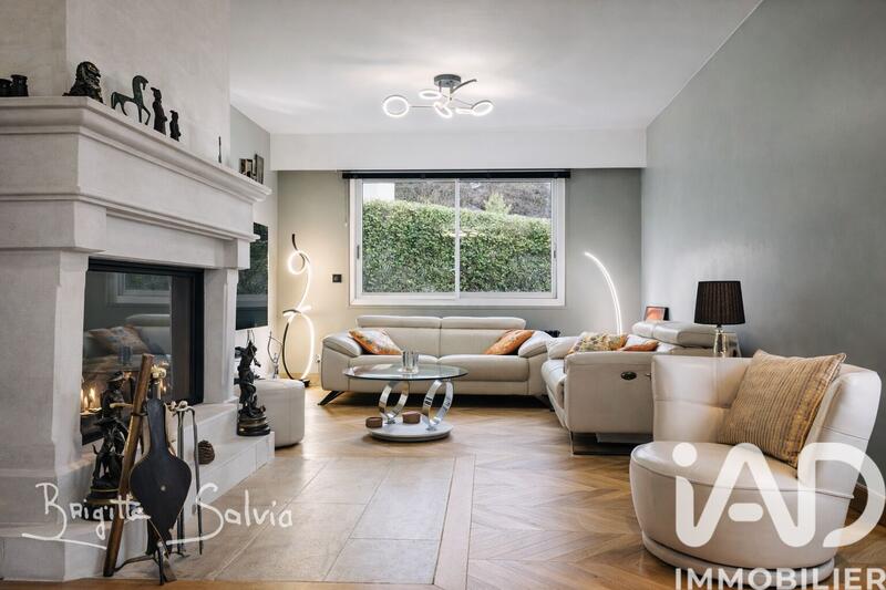 Maison - 258 m² - 7 pièces