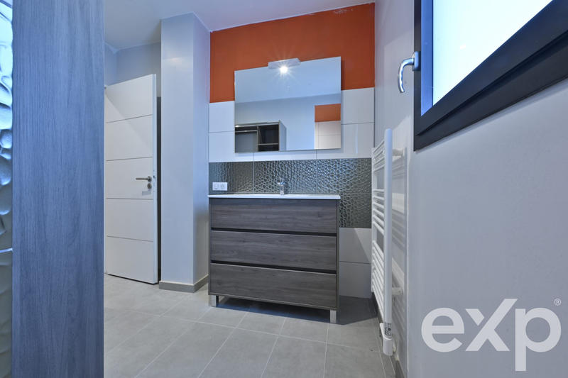 Maison - 202 m² - 5 pièces