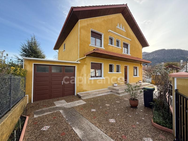 Maison - 158 m² - 12 pièces