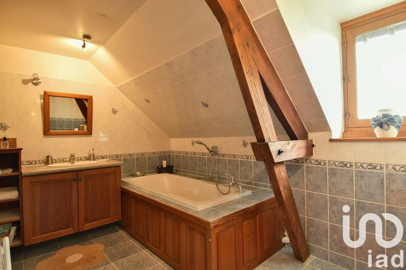 Maison - 220 m² - 8 pièces