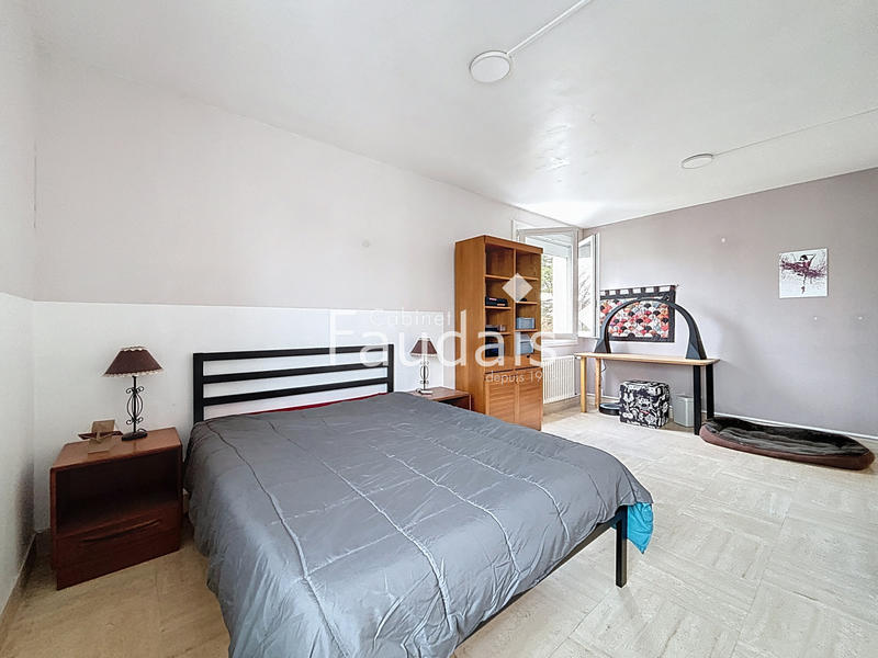 Maison - 236 m² - 8 pièces