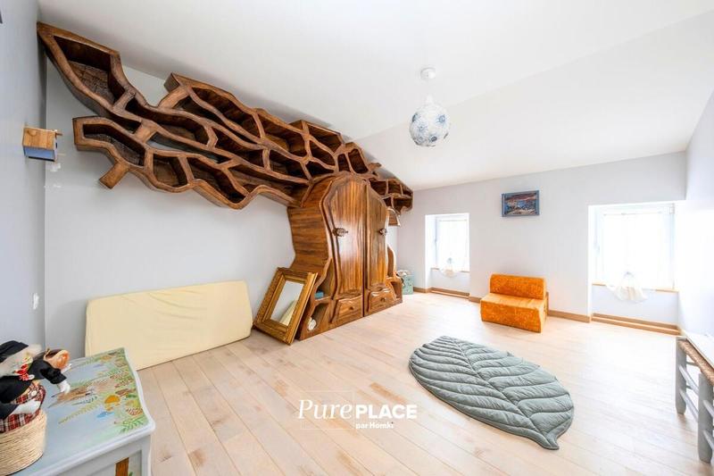 Maison - 334 m² - 8 pièces