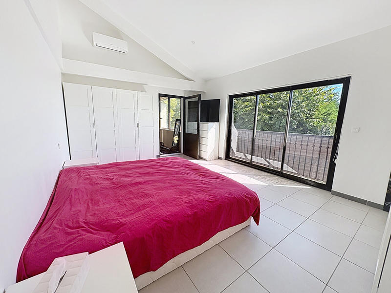 Maison - 250 m² - 7 pièces