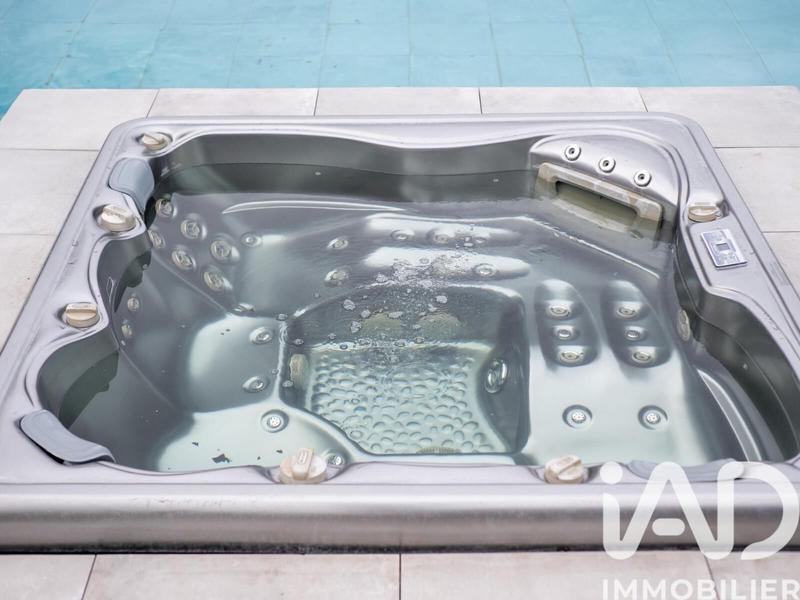 Maison de maîtres - 232 m² - 9 pièces