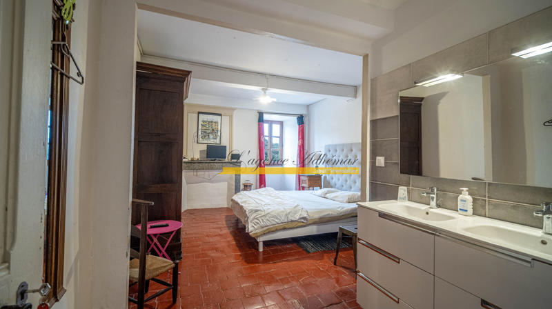 Maison de village - 473 m² - 12 pièces