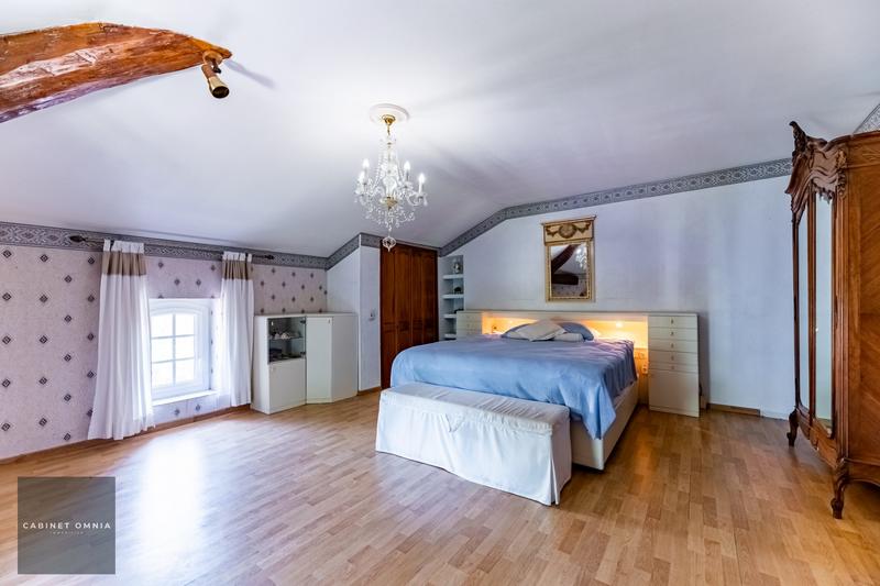 Maison - 330 m² - 11 pièces