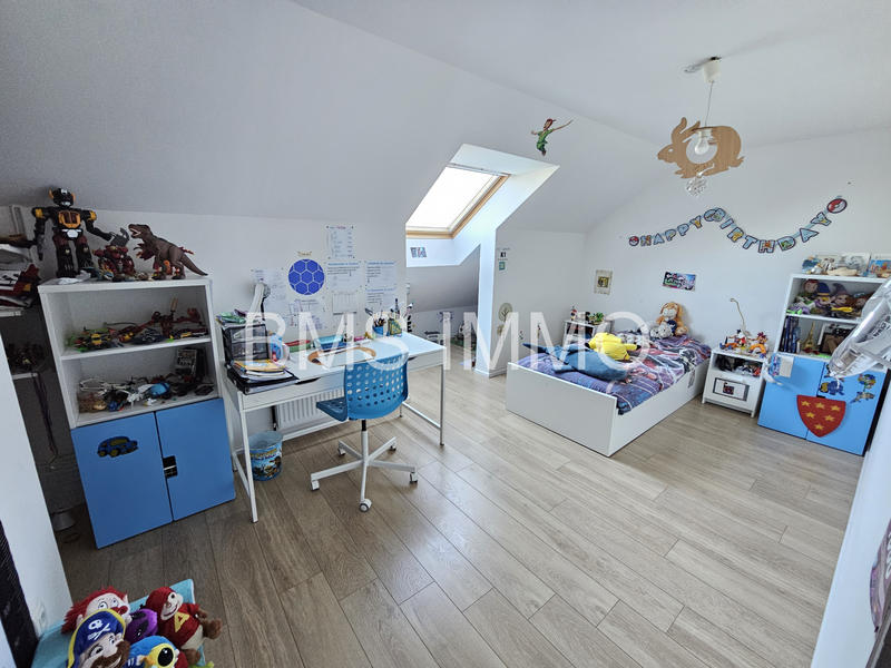 Maison - 205 m² - 6 pièces