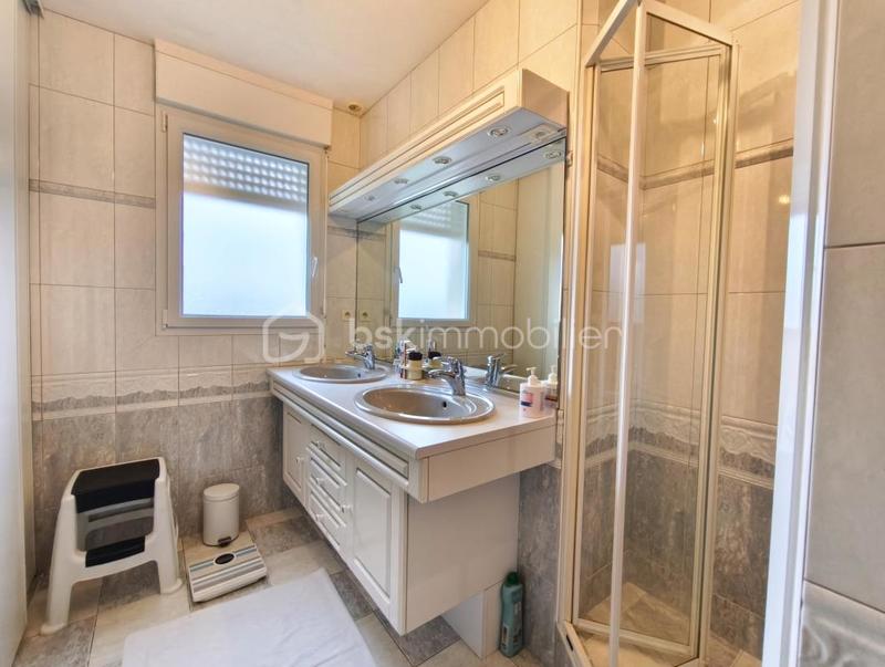 Maison traditionnelle - 109 m² - 5 pièces