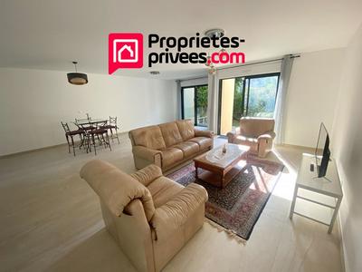 Maison - 218 m² - 9 pièces