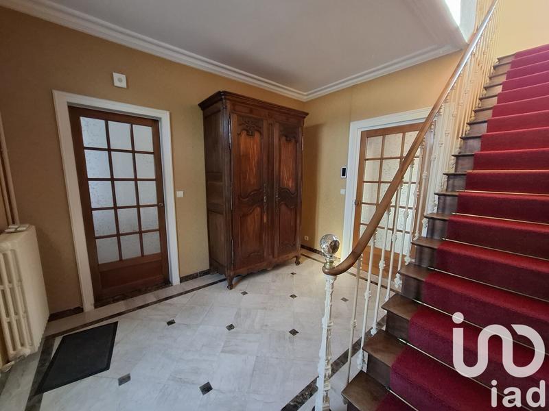 Maison - 219 m² - 9 pièces