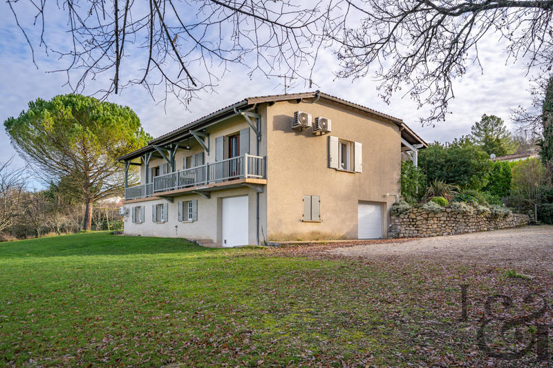 Maison - 166 m² - 6 pièces