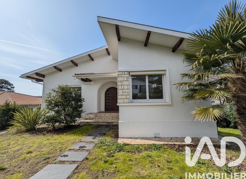 Maison - 210 m² - 8 pièces