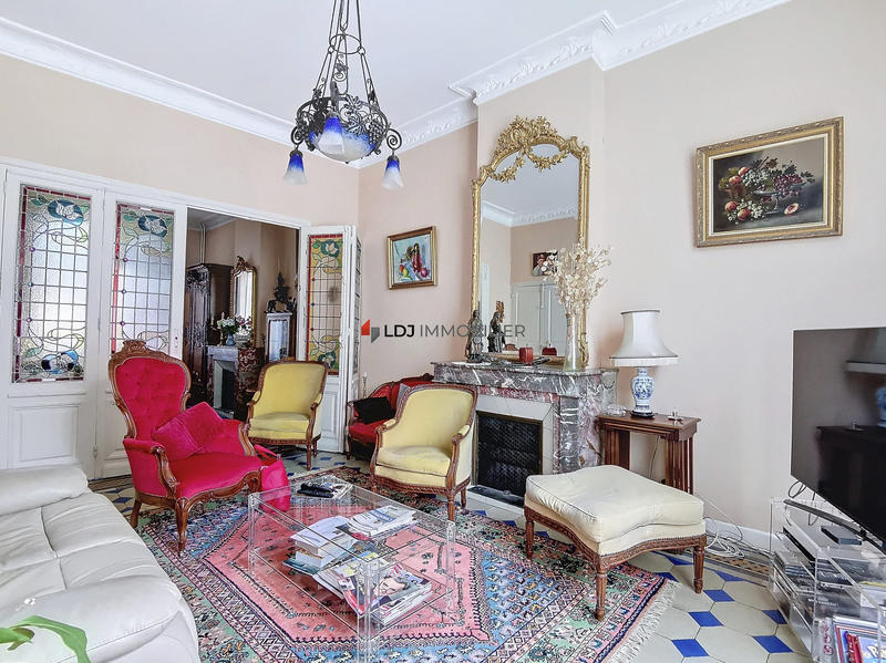 Maison - 269 m² - 10 pièces