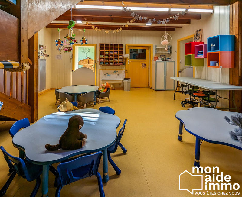 Local d'activités - 280 m² - 15 pièces