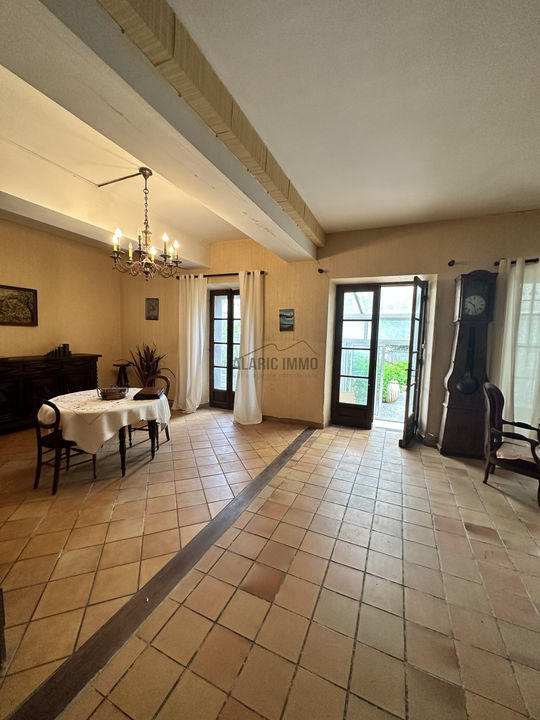 Maison - 220 m² - 8 pièces