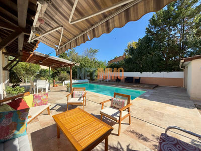 Maison - 182 m² - 9 pièces