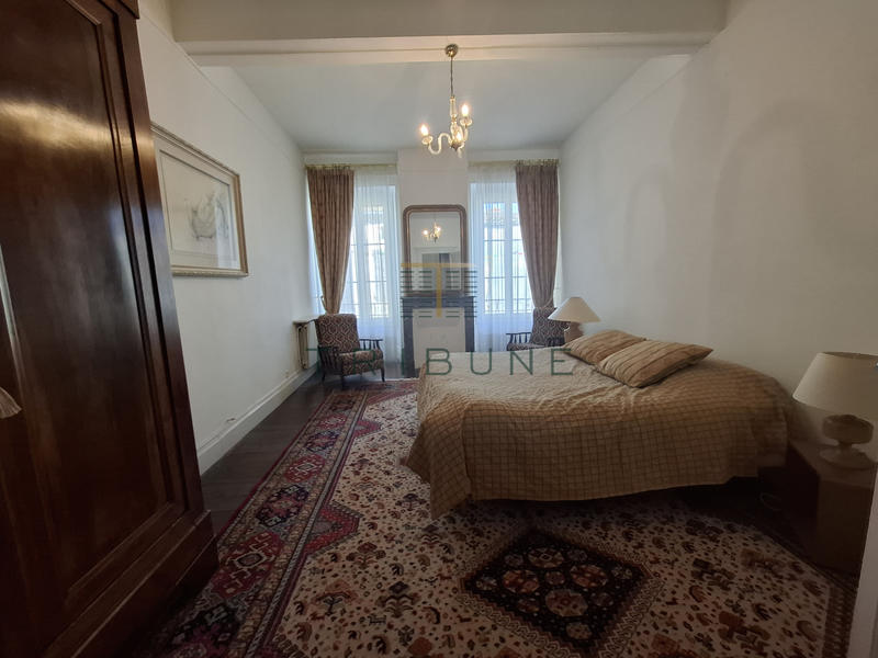 Maison - 325 m² - 12 pièces