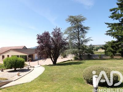 Maison - 202 m² - 8 pièces