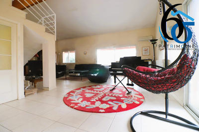 Maison - 216 m² - 8 pièces