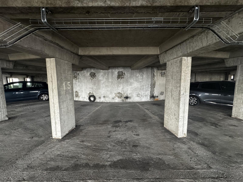 Parking / Garage