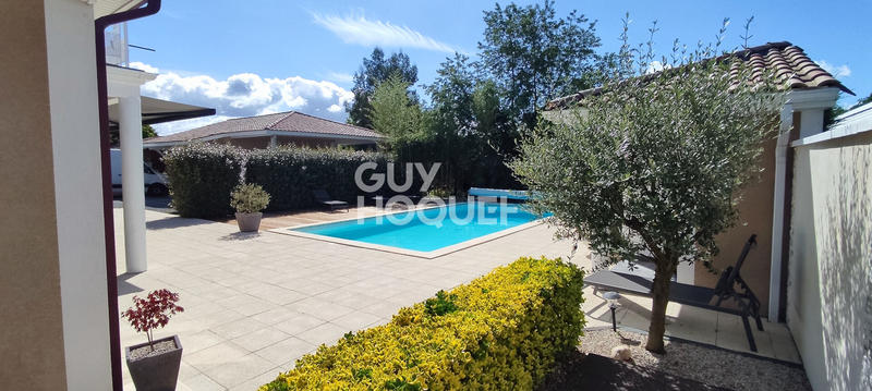 Maison - 220 m² - 7 pièces