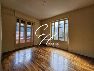 Appartement - 120 m² - 5 pièces