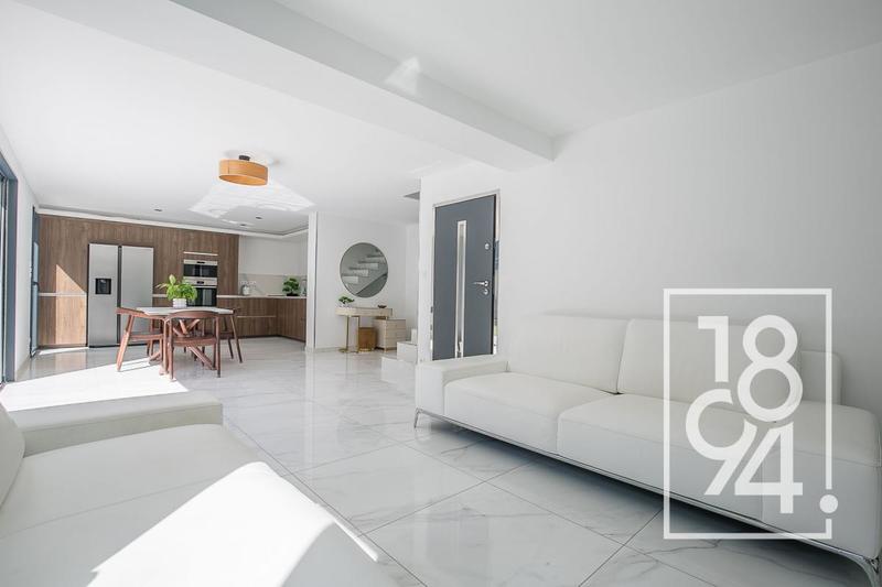 Maison - 140 m² - 6 pièces