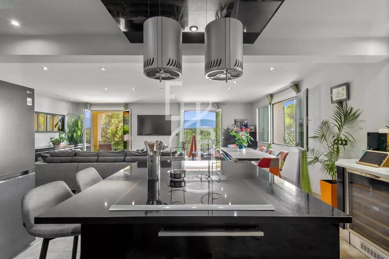 Villa - 255 m² - 8 pièces