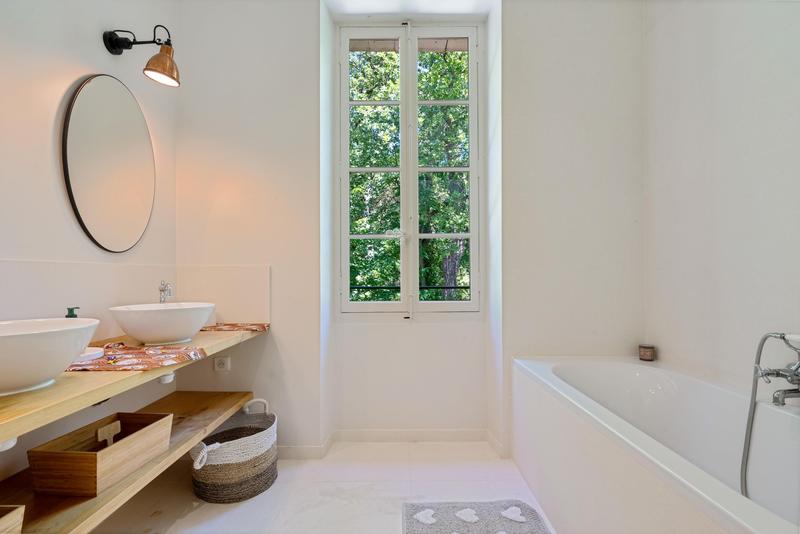 Maison - 330 m² - 8 pièces